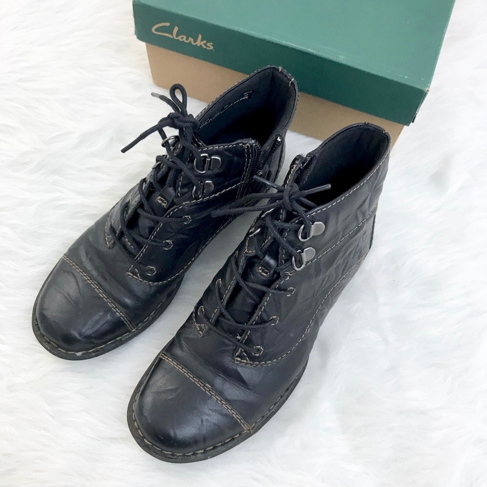 CLARKS whistle august boots
